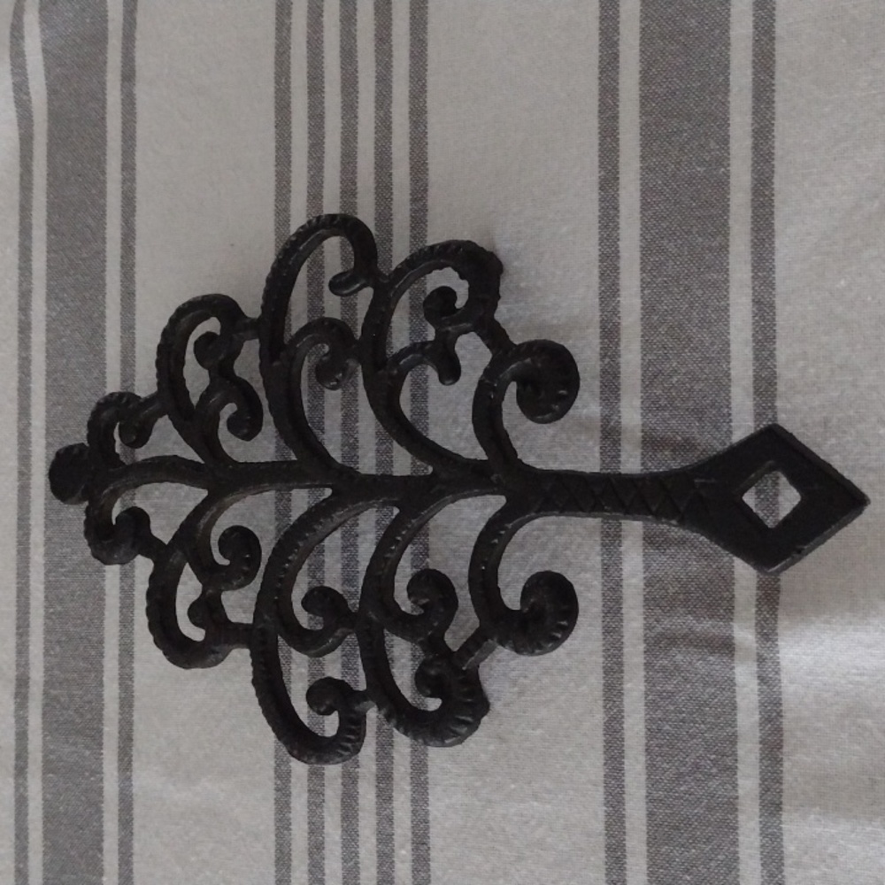 John Wright Tree of Life Cast Iron Trivet b620